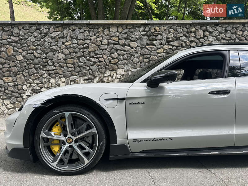 Седан Porsche Taycan 2023 в 