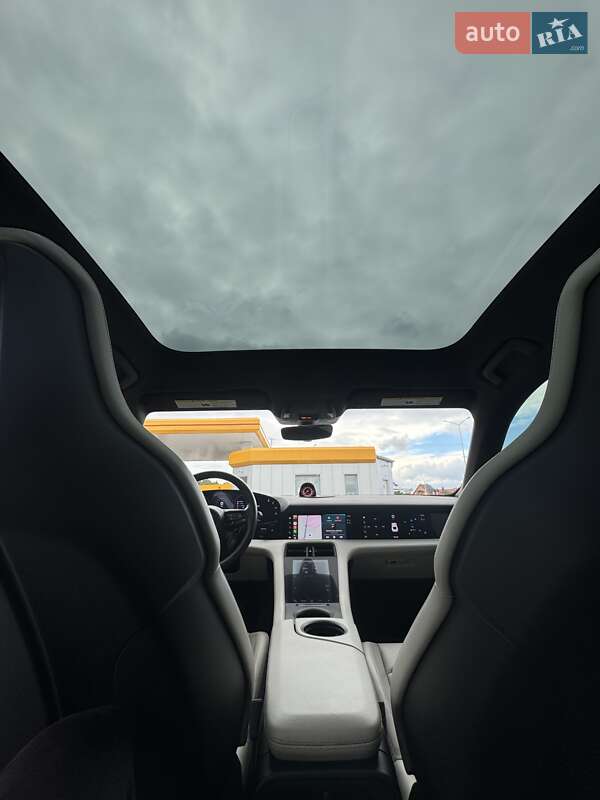 Седан Porsche Taycan 2021 в Луцке