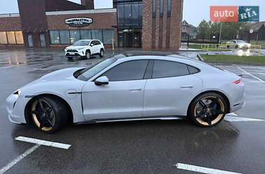 Седан Porsche Taycan 2020 в 