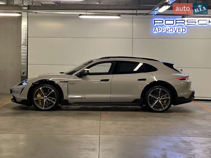 Седан Porsche Taycan 2023 в Киеве