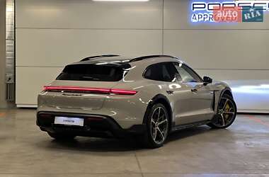 Седан Porsche Taycan 2023 в 