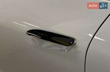 Седан Porsche Taycan 2023 в 