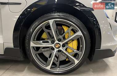 Седан Porsche Taycan 2023 в 