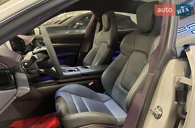 Седан Porsche Taycan 2023 в 