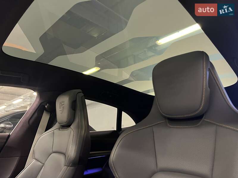 Седан Porsche Taycan 2023 в Киеве