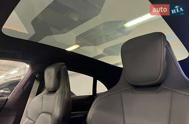 Седан Porsche Taycan 2023 в 