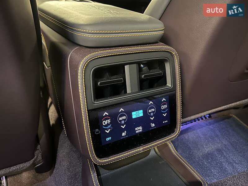 Седан Porsche Taycan 2023 в Киеве