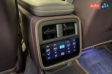 Седан Porsche Taycan 2023 в 