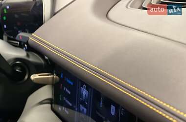 Седан Porsche Taycan 2023 в 