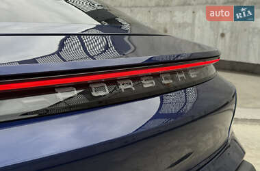 Седан Porsche Taycan 2020 в 