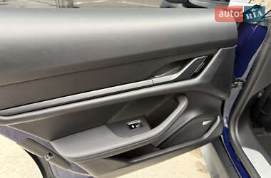 Седан Porsche Taycan 2020 в 