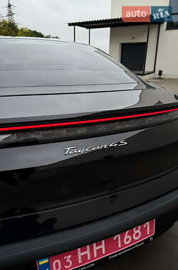 Седан Porsche Taycan 2021 в 