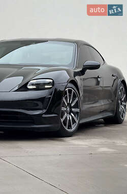 Седан Porsche Taycan 2021 в 