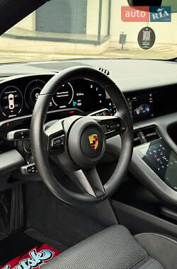 Седан Porsche Taycan 2021 в 