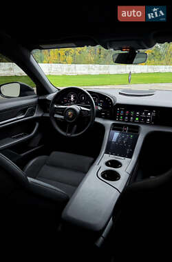 Седан Porsche Taycan 2021 в 