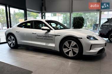 Седан Porsche Taycan 2024 в  фото 4 Седан Porsche Taycan 2024 в