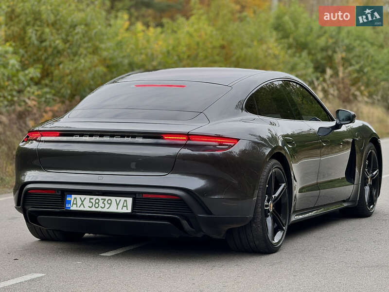 Седан Porsche Taycan 2020 в Києві