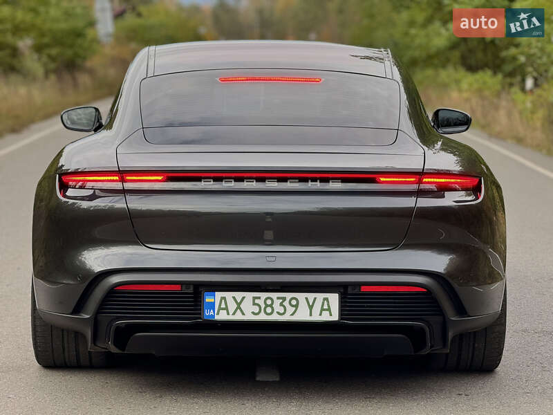 Седан Porsche Taycan 2020 в Києві