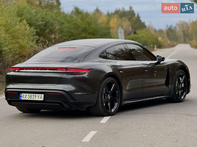 Седан Porsche Taycan 2020 в Києві