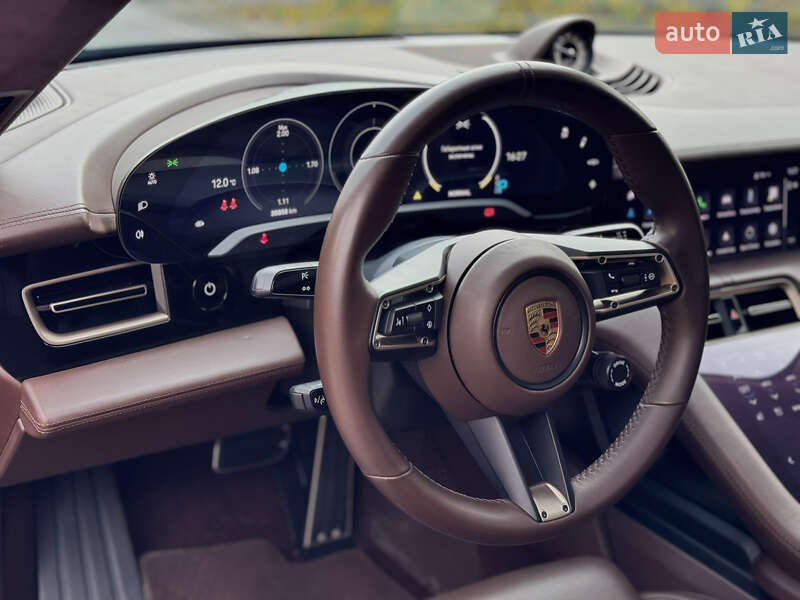 Седан Porsche Taycan 2020 в Києві