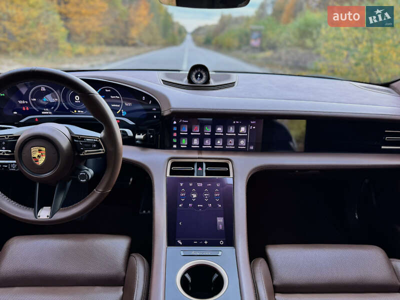 Седан Porsche Taycan 2020 в Києві