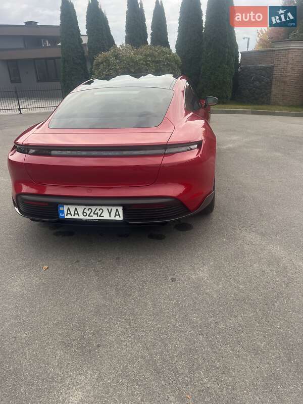Седан Porsche Taycan 2023 в Києві
