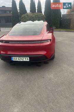 Седан Porsche Taycan 2023 в 