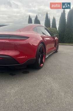 Седан Porsche Taycan 2023 в 