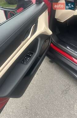Седан Porsche Taycan 2023 в 