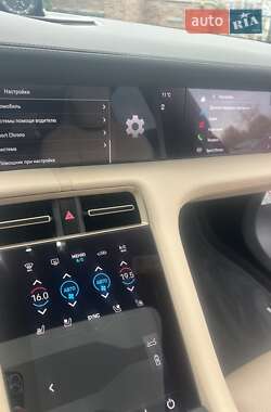 Седан Porsche Taycan 2023 в 