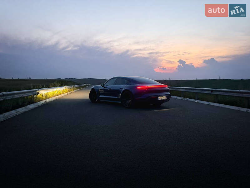 Седан Porsche Taycan 2021 в Одесі