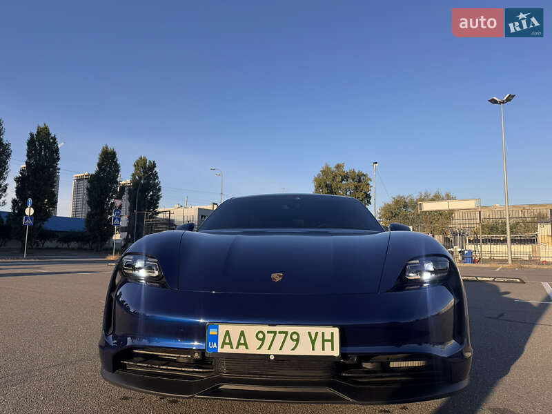 Седан Porsche Taycan 2021 в Києві