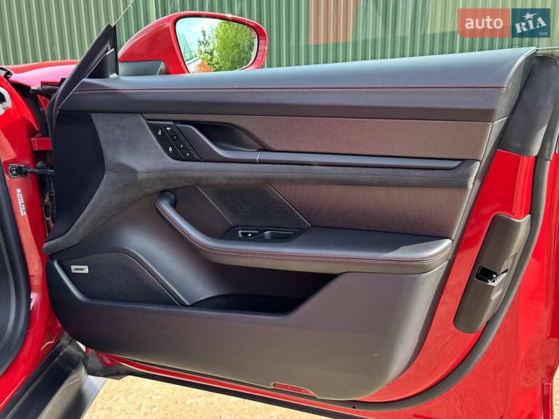 Седан Porsche Taycan 2022 в Києві