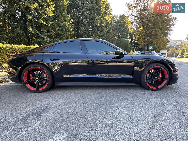 Седан Porsche Taycan 2020 в Киеве
