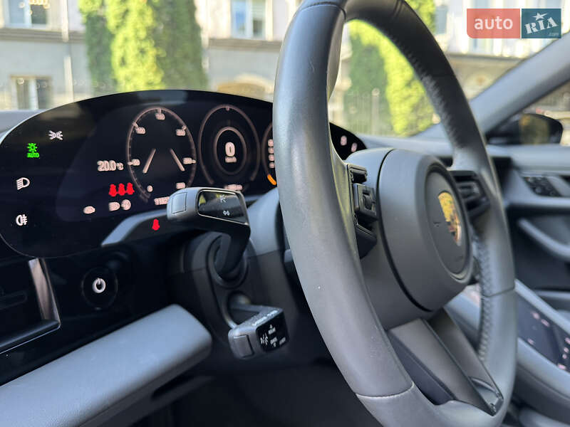 Седан Porsche Taycan 2020 в Киеве