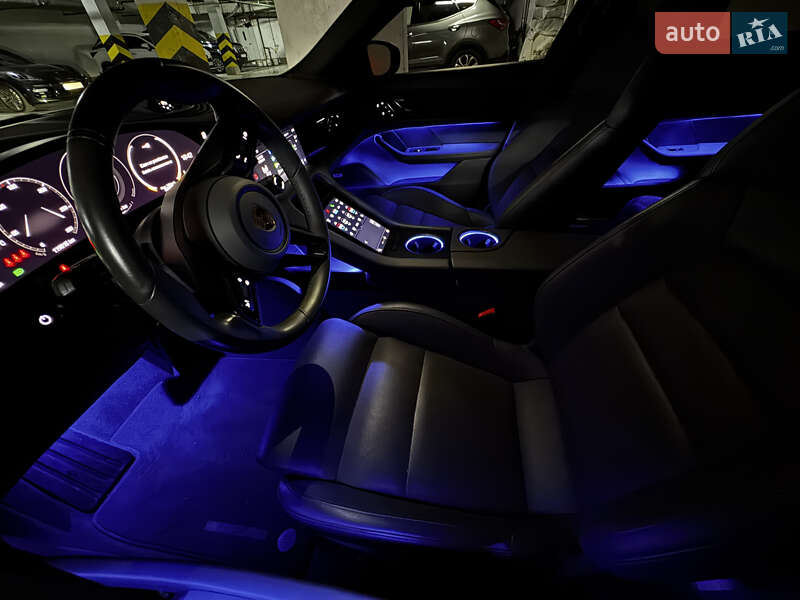 Седан Porsche Taycan 2020 в Киеве