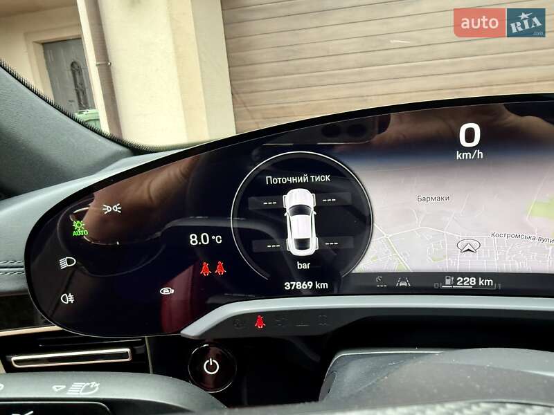 Седан Porsche Taycan 2020 в Ровно