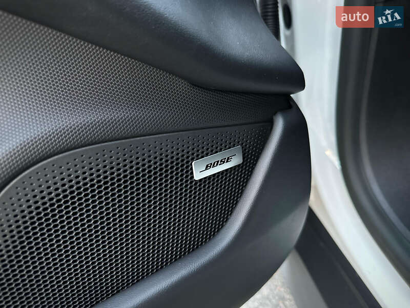 Седан Porsche Taycan 2023 в Киеве фото 43 Седан Porsche Taycan 2023 в Киеве