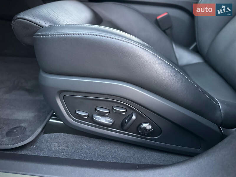 Седан Porsche Taycan 2023 в Киеве фото 46 Седан Porsche Taycan 2023 в Киеве