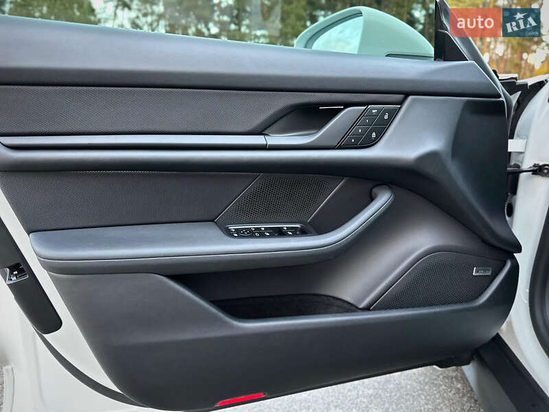 Седан Porsche Taycan 2023 в Киеве фото 51 Седан Porsche Taycan 2023 в Киеве