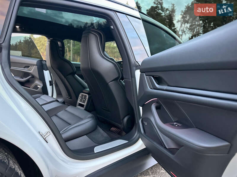 Седан Porsche Taycan 2023 в Киеве фото 69 Седан Porsche Taycan 2023 в Киеве