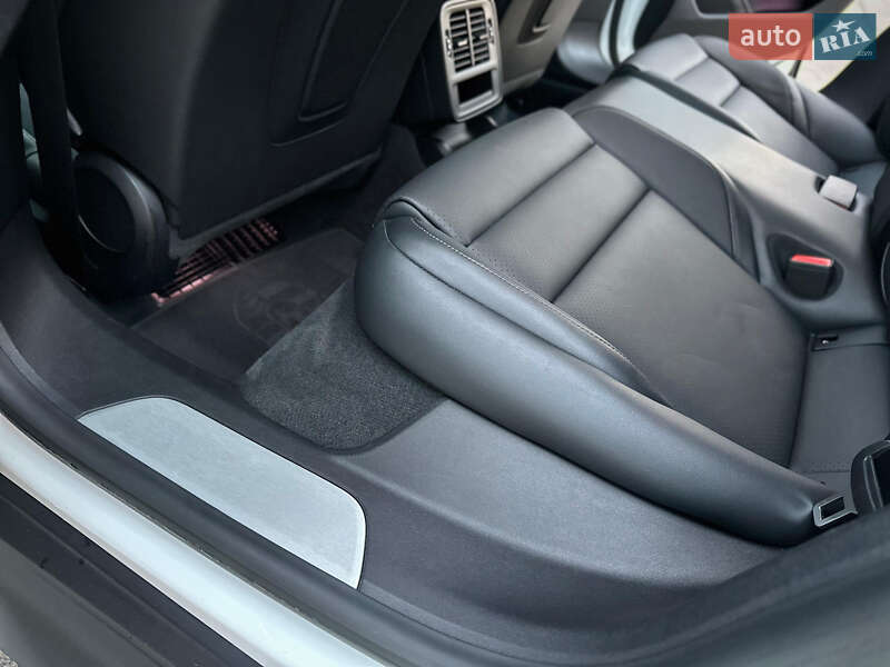 Седан Porsche Taycan 2023 в Киеве фото 74 Седан Porsche Taycan 2023 в Киеве