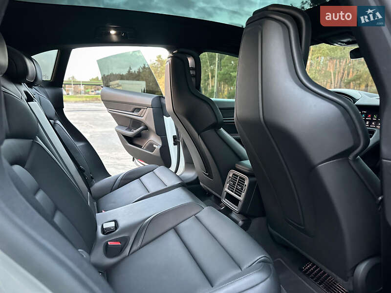 Седан Porsche Taycan 2023 в Киеве фото 82 Седан Porsche Taycan 2023 в Киеве