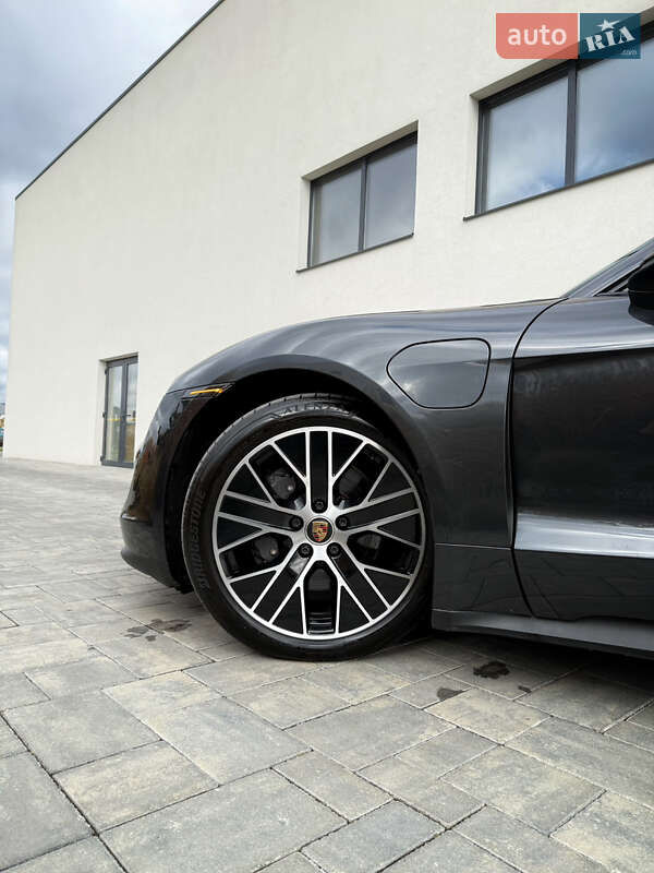 Седан Porsche Taycan 2022 в Луцке