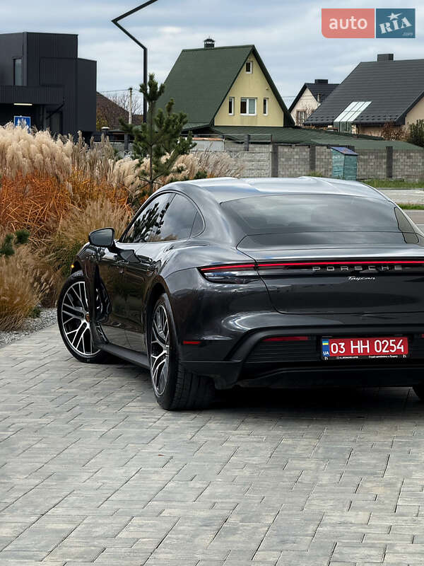 Седан Porsche Taycan 2022 в Луцке