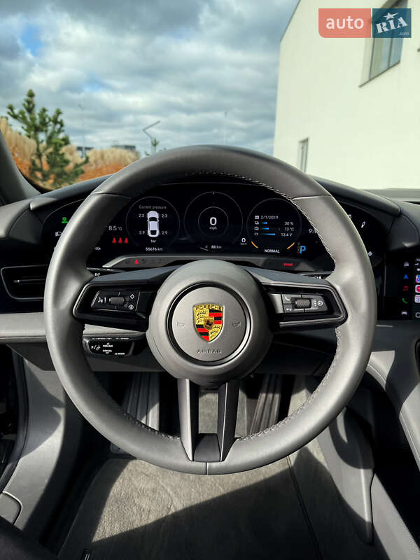 Седан Porsche Taycan 2022 в Луцке