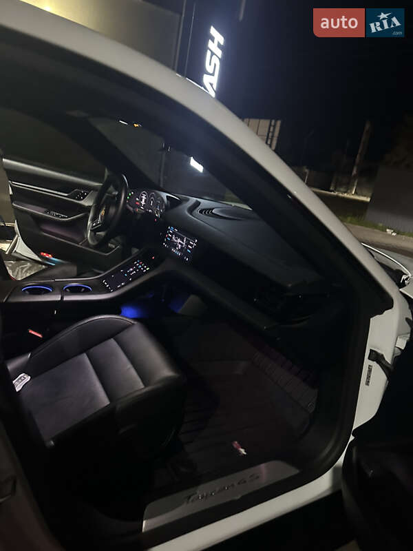 Седан Porsche Taycan 2020 в Киеве