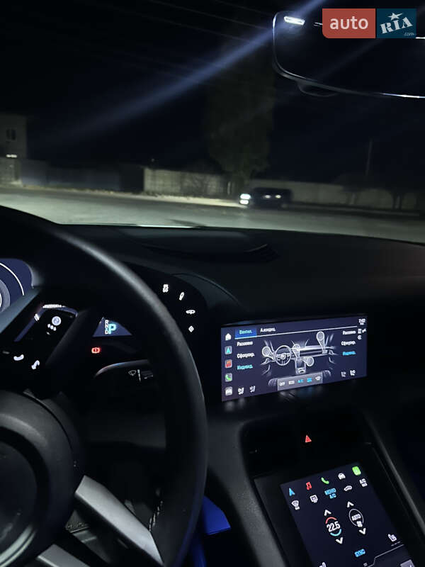 Седан Porsche Taycan 2020 в Киеве