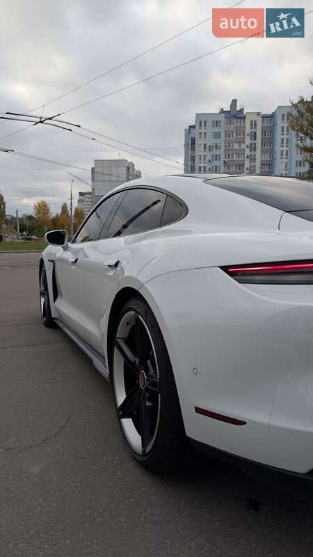 Седан Porsche Taycan 2020 в Киеве