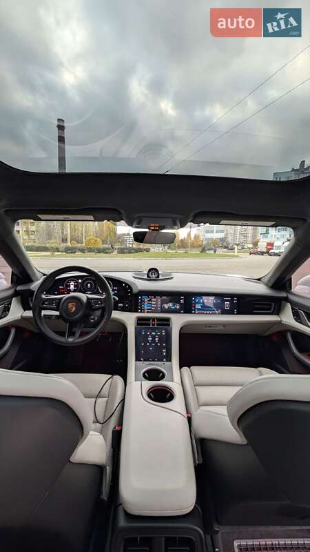 Седан Porsche Taycan 2020 в Киеве